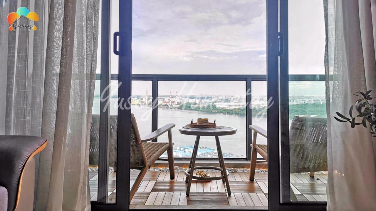 Yussy 2 Bedroom Sea View Condo At R&F Princess Cove جوهر بهرو المظهر الخارجي الصورة