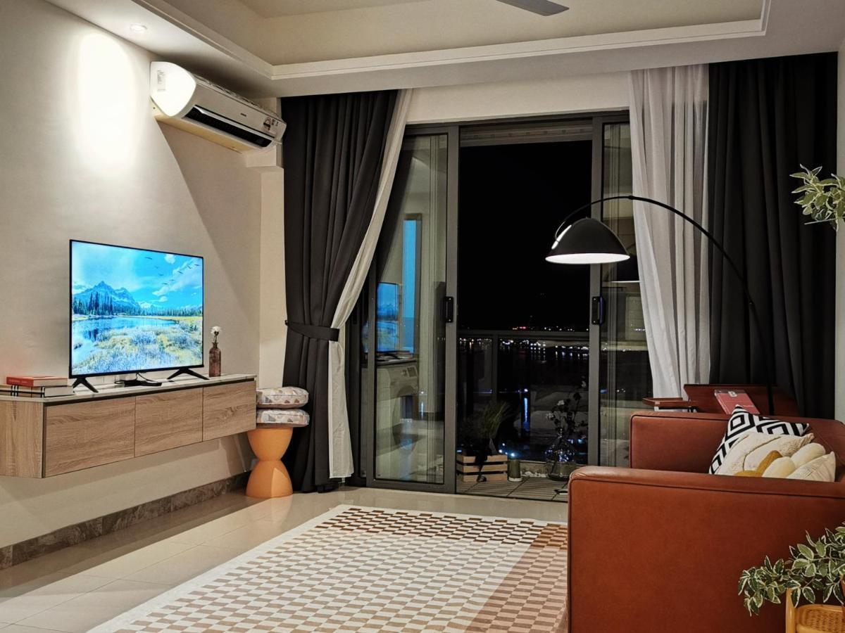 Yussy 2 Bedroom Sea View Condo At R&F Princess Cove جوهر بهرو المظهر الخارجي الصورة